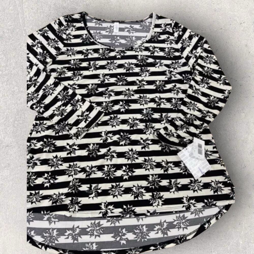 LuLaRoe Lynnae Long Sleeve Shirt-Size Large-Black And White  -NWT